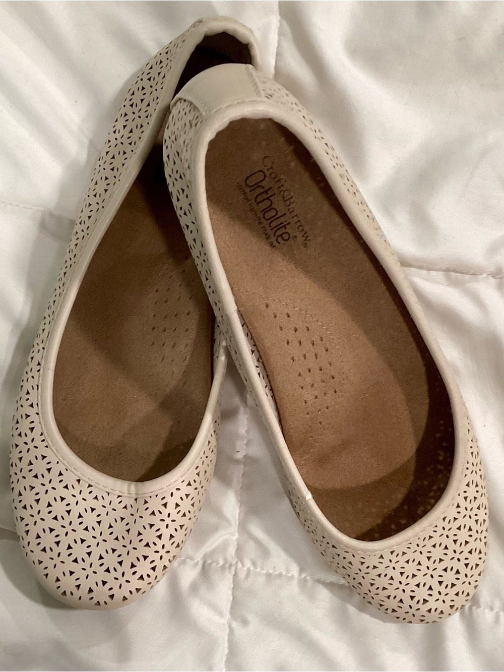 Croft & Barrow Cream Laser-Cut Slip-On Ballet Flats w/ Ortholite- EUC with box